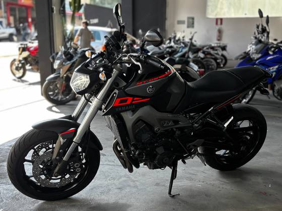 YAMAHA MT-09 YAMAHA MT-09
